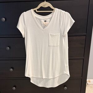 Cupio Cream V-Neck Short Sleeve Top